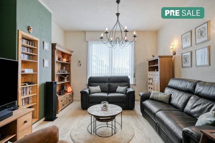 Perfectly maintained two-façade house with garden in Strombe