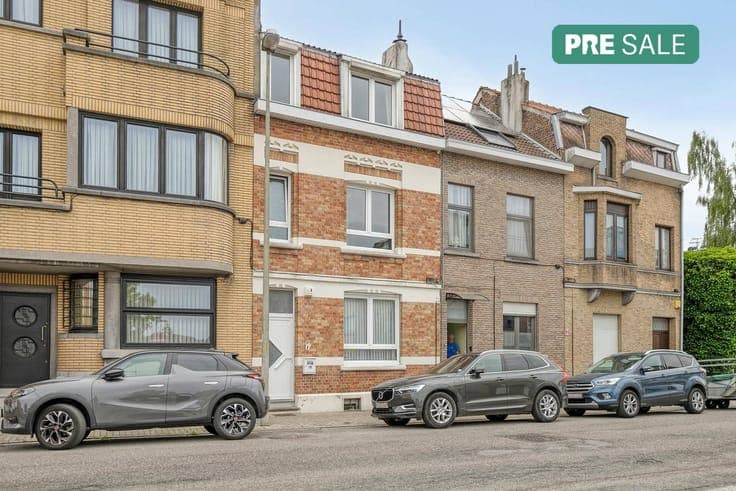 Perfectly maintained two-façade house with garden in Strombe