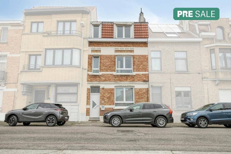 Perfectly maintained two-façade house with garden in Strombe