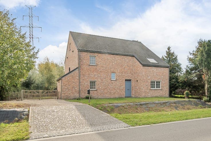 Ruime woning met 4 slaapkamers en grote tuin in Kuringen
