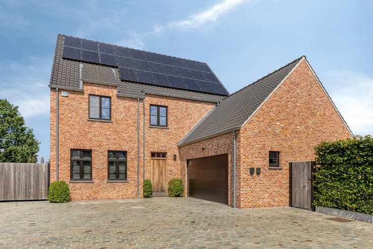 Recente energiezuinige villa met verwarmd zwembad en dubb...
