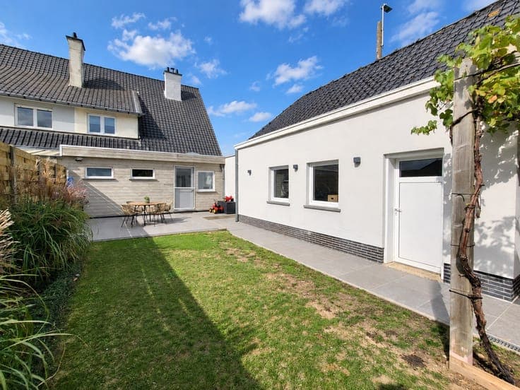 Gerenoveerde woning met garage en zonnige tuin in landeli...