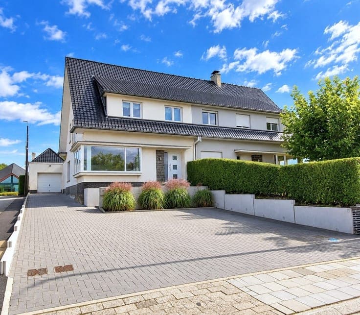 Gerenoveerde woning met garage en zonnige tuin in landeli...
