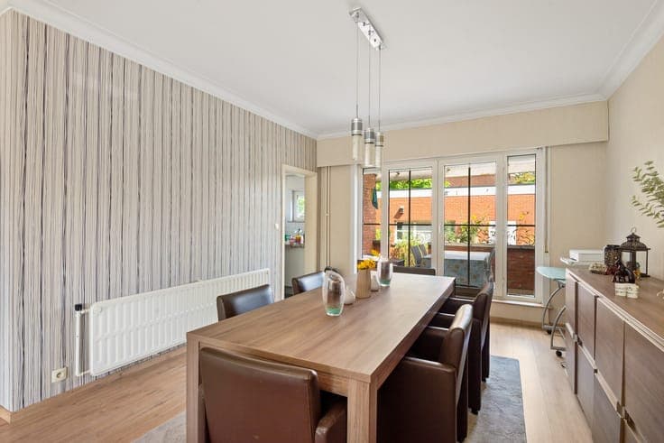 Karaktervolle en ruime woning in hartje Schoten