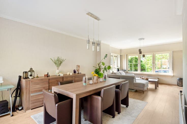 Karaktervolle en ruime woning in hartje Schoten