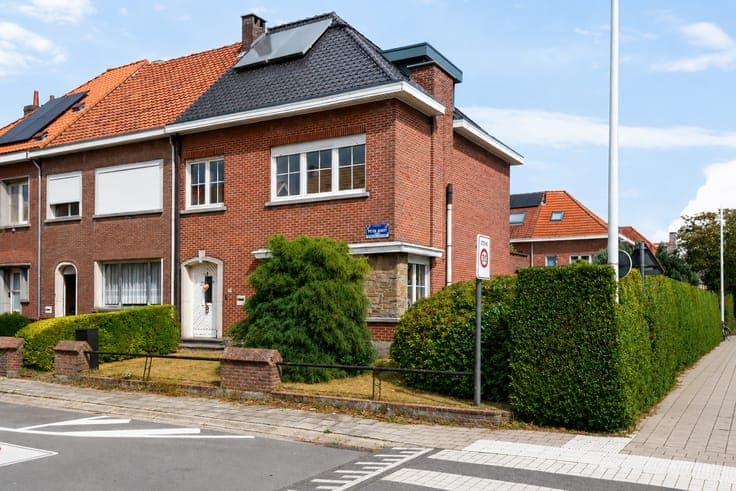 Karaktervolle en ruime woning in hartje Schoten