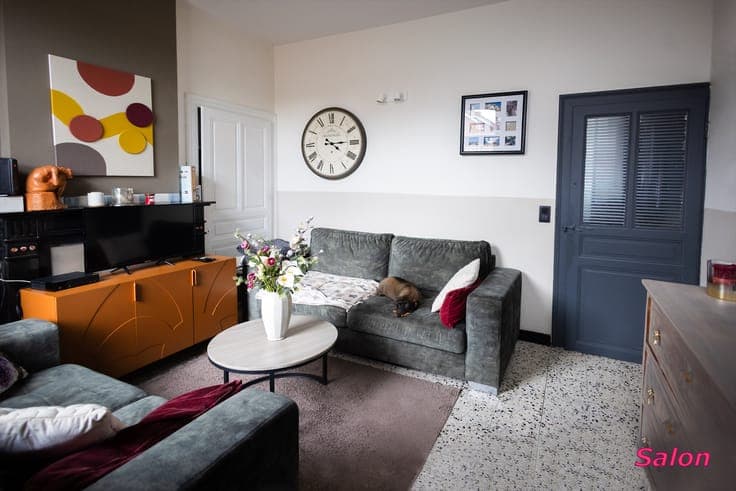4 bedroom house in Dour, red brick facade
