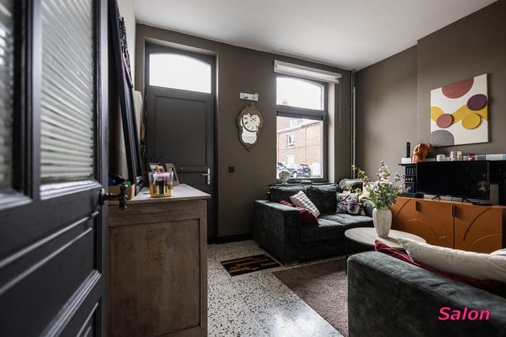 4 bedroom house in Dour, red brick facade