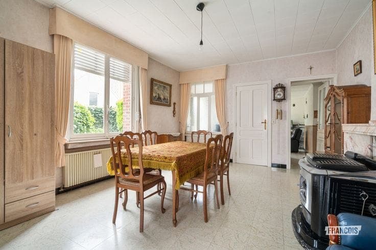 Family home to renovate in the heart of rural Sint-Goriks-O…