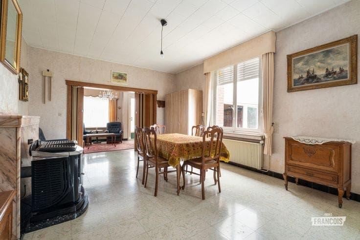 Family home to renovate in the heart of rural Sint-Goriks-O…