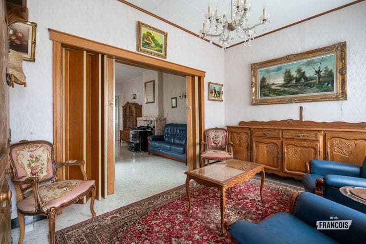 Family home to renovate in the heart of rural Sint-Goriks-O…