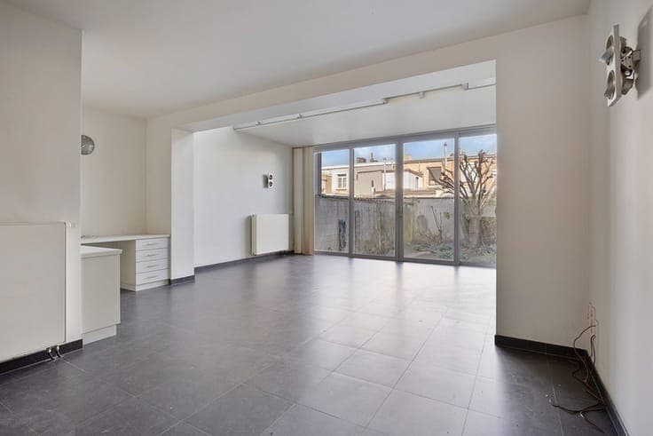 Move-in-ready townhouse with great potential