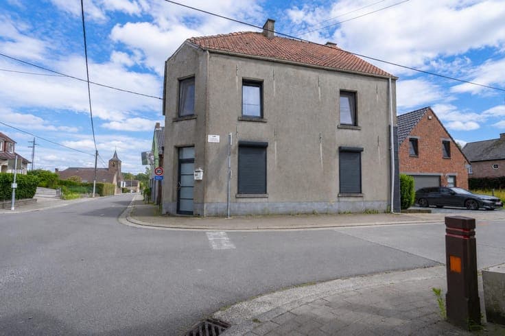 Renovation Property with Terrace in Bever