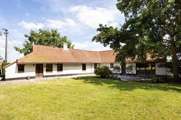 Authentic farmhouse with stunning countryside views