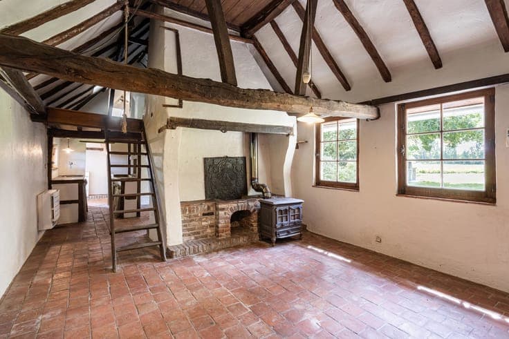 Authentic farmhouse with stunning countryside views