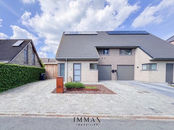 Energy-efficient semi-detached house in a quiet location