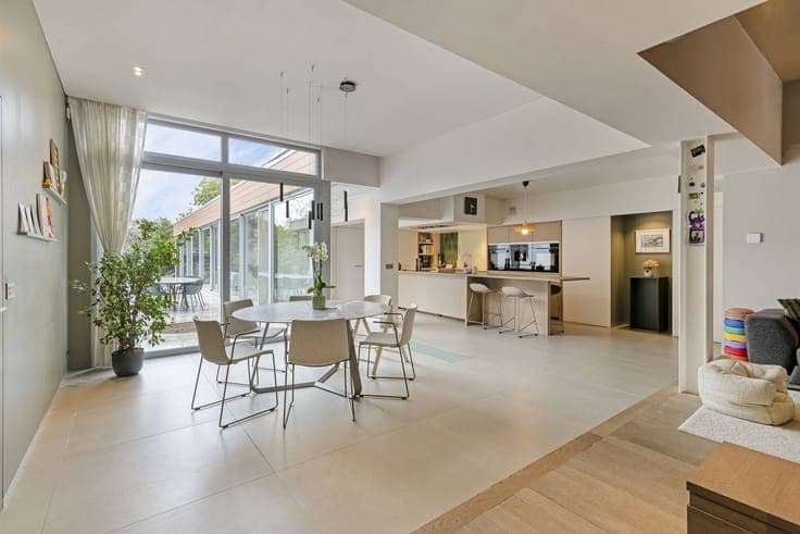 Renovated 5-room townhouse for sale in Beveren-Leie