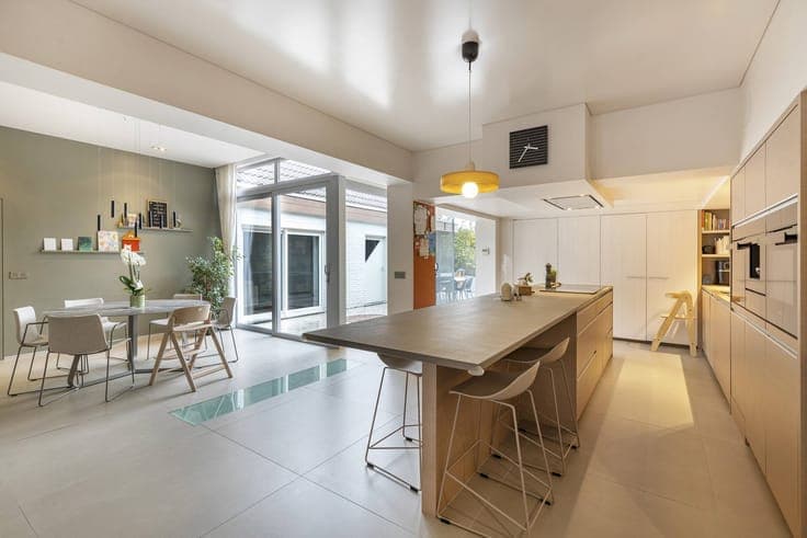 Renovated 5-room townhouse for sale in Beveren-Leie