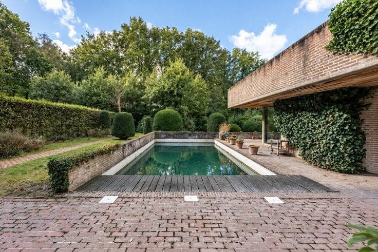 Characterful villa designed by Degeyter