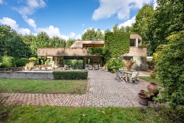 Characterful villa designed by Degeyter