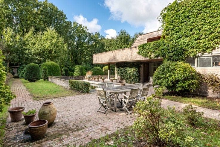 Characterful villa designed by Degeyter