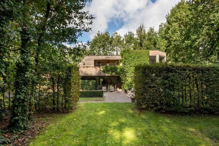 Characterful villa designed by Degeyter