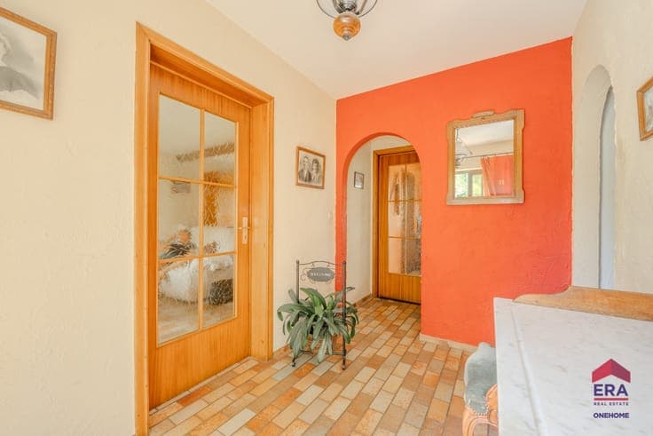 Detached house in need of renovation in Amay