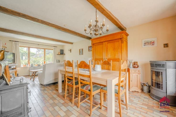 Detached house in need of renovation in Amay