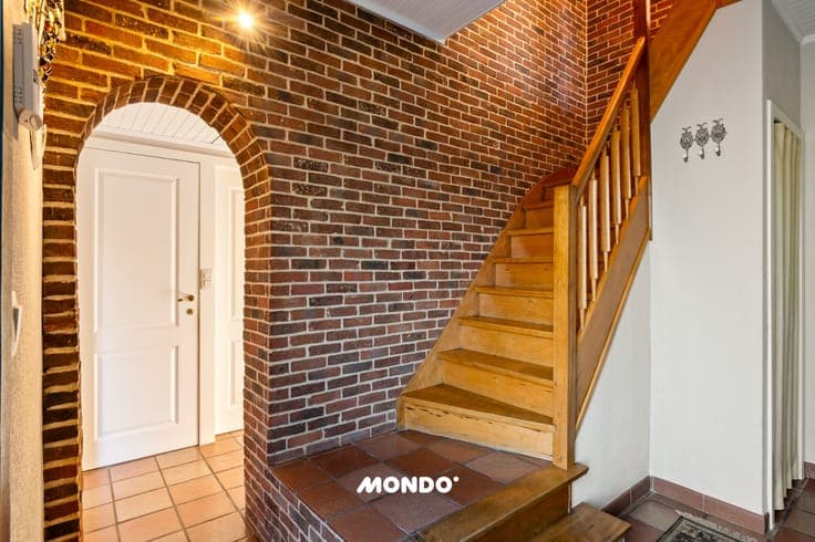 Semi-detached house in a prime location!