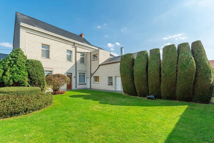 Maison bourgeoise 4 ch avec jardin, dans un état impeccable.