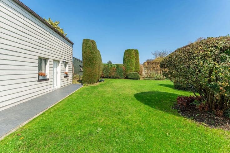 Maison bourgeoise 4 ch avec jardin, dans un état impeccable.