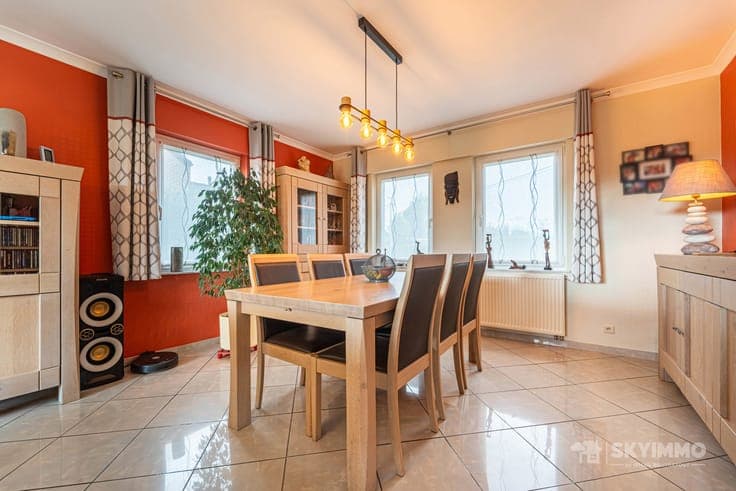 SUPERBE VILLA -4CH- GARAGE - TERASSE- JARDIN+JACUZZI - AWANS
