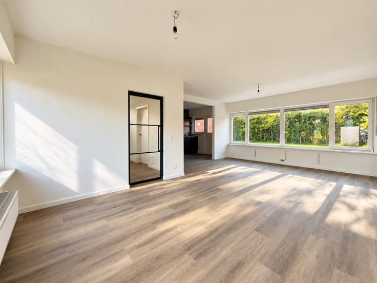 Te koop, gerenoveerde woning met garage en tuin in Mater ...