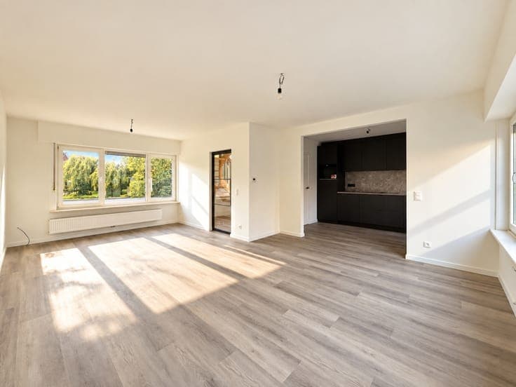 Te koop, gerenoveerde woning met garage en tuin in Mater ...