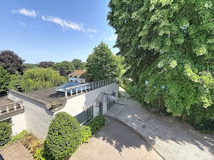GENVAL - Exceptional ±460m² villa, a stone's throw from the