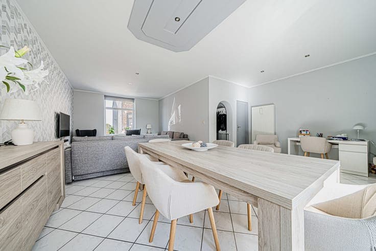House for Sale in Immaculate Condition!