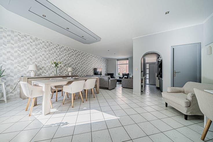 House for Sale in Immaculate Condition!