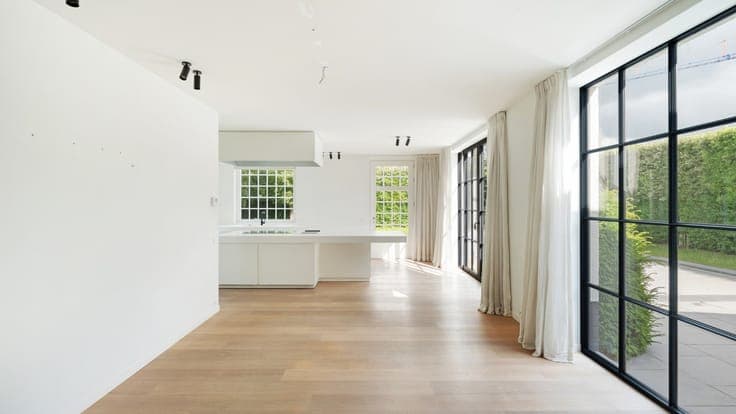 Unieke villa met buitenzwembad op een hoekperceel van 930...