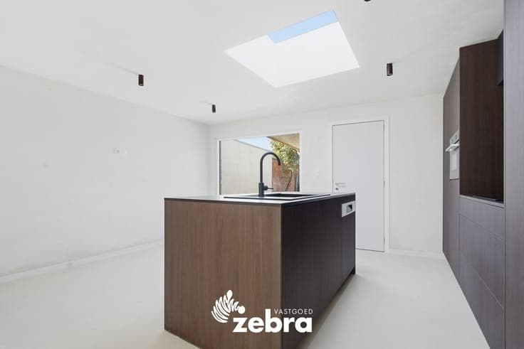 Gerenoveerde woning met 3 slaapkamers en tuin te Oostroze...