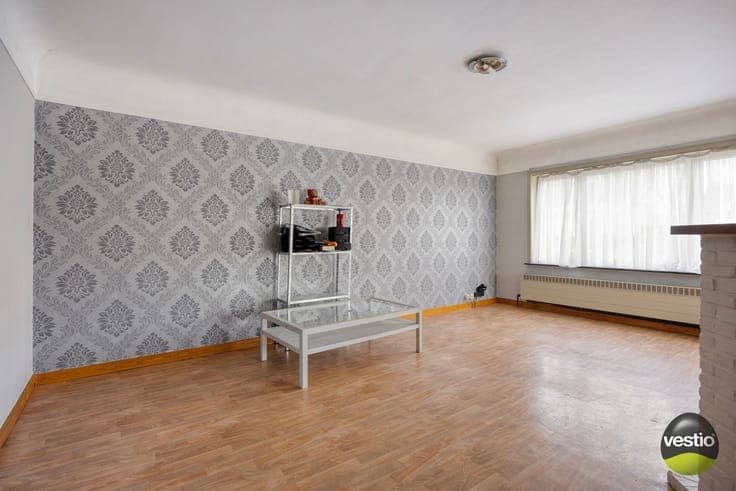 Ruime te renoveren woning met 3 slaapkamers op vlot berei...