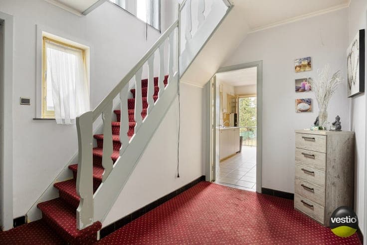 Ruime te renoveren woning met 3 slaapkamers op vlot berei...