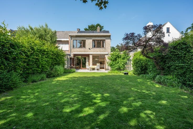 Halfopen bebouwing met 4 à 5 slaapkamers op toplocatie te...