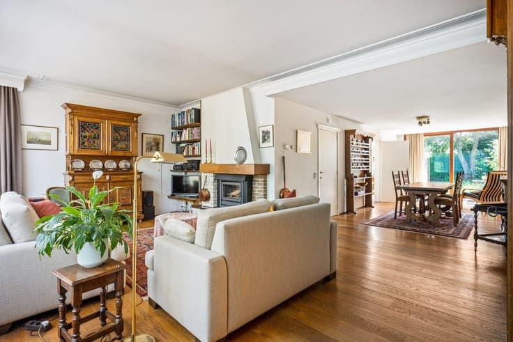 Halfopen bebouwing met 4 à 5 slaapkamers op toplocatie te...