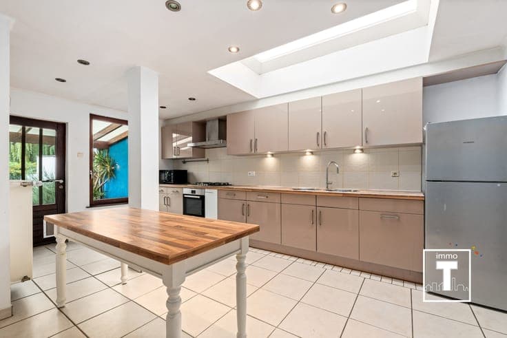 Ruime rijwoning met 4 slaapkamers en zonnige tuin op topl...