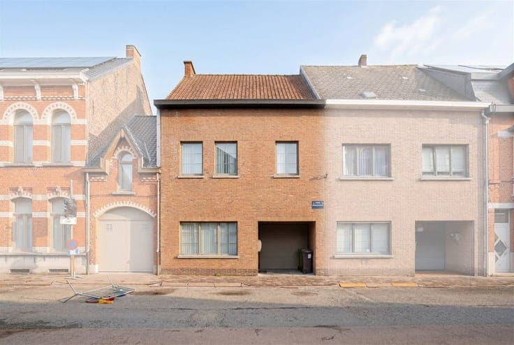 Spacious family home with garden on near downtown Zottegem!