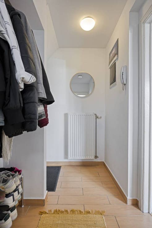 Spacious three-storey house with 4 bedrooms, 2 bathrooms, ga