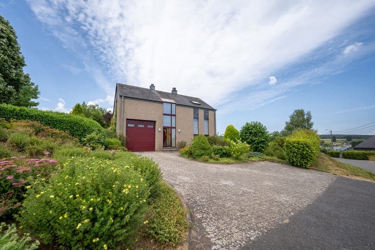 Nature, Space & Large Garage in Opont