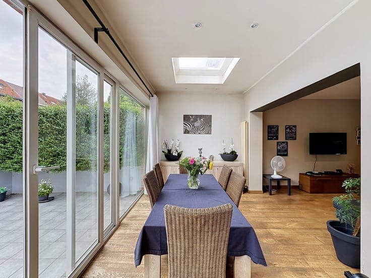 VERREGAT NEIGHBOURHOOD - 3 BEDROOM HOUSE + DRESSING – GARDEN