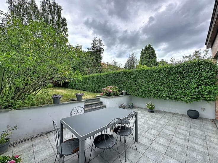 VERREGAT NEIGHBOURHOOD - 3 BEDROOM HOUSE + DRESSING – GARDEN