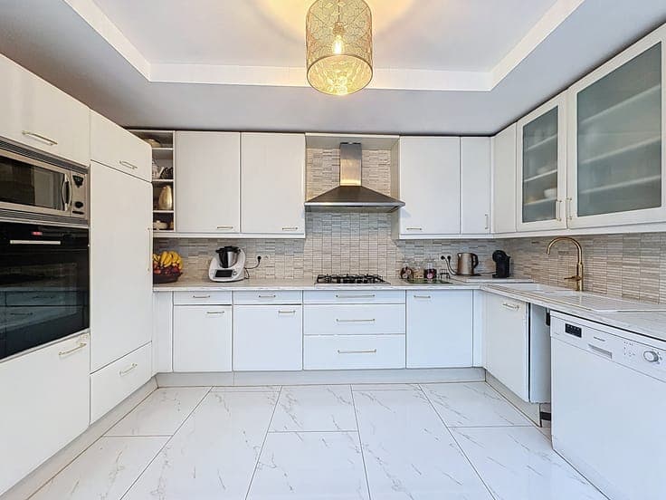 House with 6 bedrooms and garage for sale in Antwerp